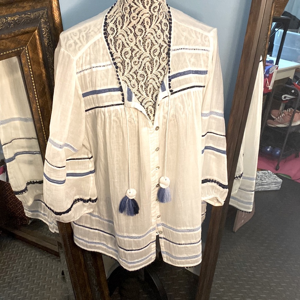 J Jill. Size XL. Beautiful white/blue cover up.excellent condition. Worn once.